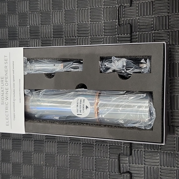 William sonoma signature electric wine opening set - Picture 2 of 4